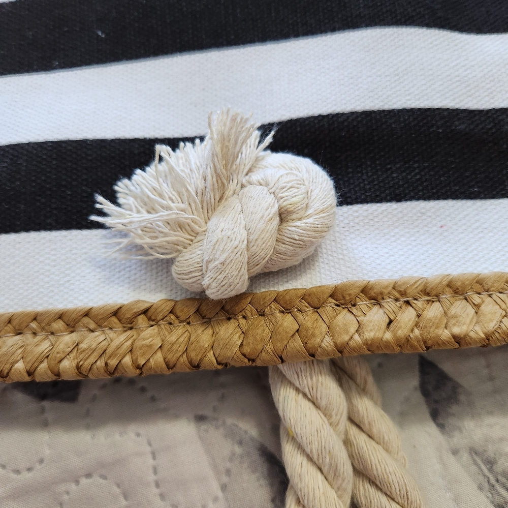 🏖NWT White & Black Striped Canvas Rope Jumbo Tote Bag🏖 - Picture 5 of 7
